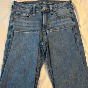 American Eagle light wash Skinny jeans size 6